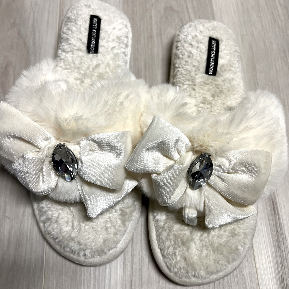 Pretty You London Cream Thong Slipper